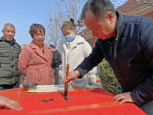 大荔文联走基层为农民送春联惠民暖人心